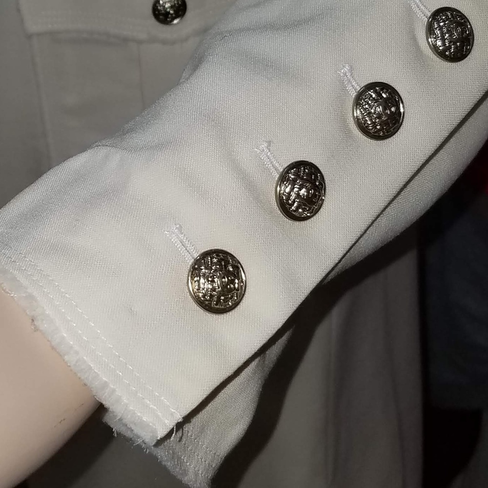 CHANEL Cream Suit w/ Frayed Hems CC & Buttons - Picture 4 of 8